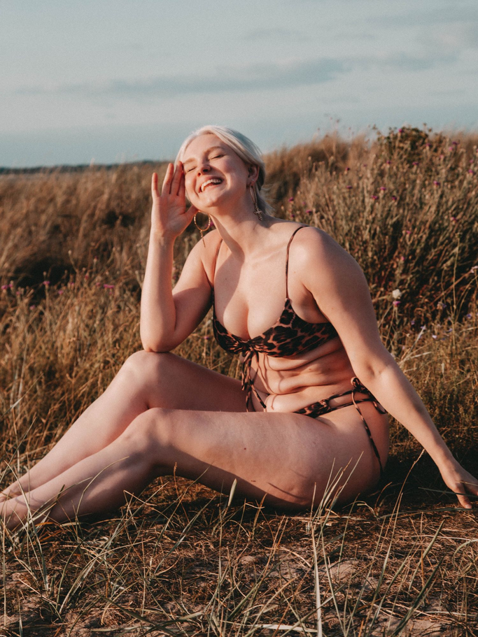 Carina Møller-Mikkelsen lachend im Bikini | © Carina Møller-Mikkelsen