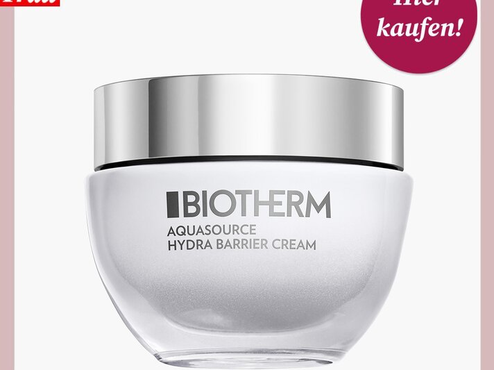 Ein eleganter Glastiegel mit silbernem Deckel enthält die Biotherm Aquasource Hydra Barrier Cream auf weißem Hintergrund. | © Biotherm