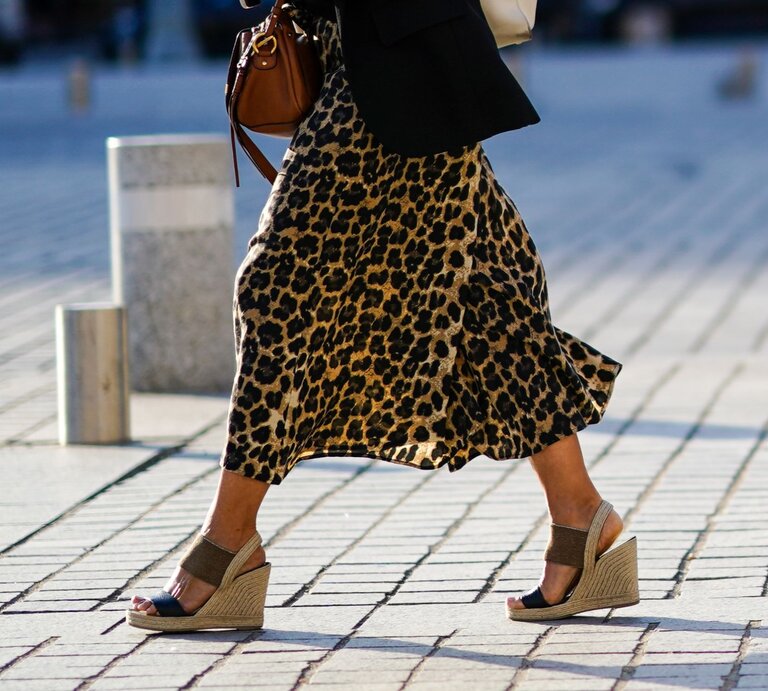 Zu sehen ist eine Leo-Culotte mit Wedges | © GettyImages/Edward Berthelot
