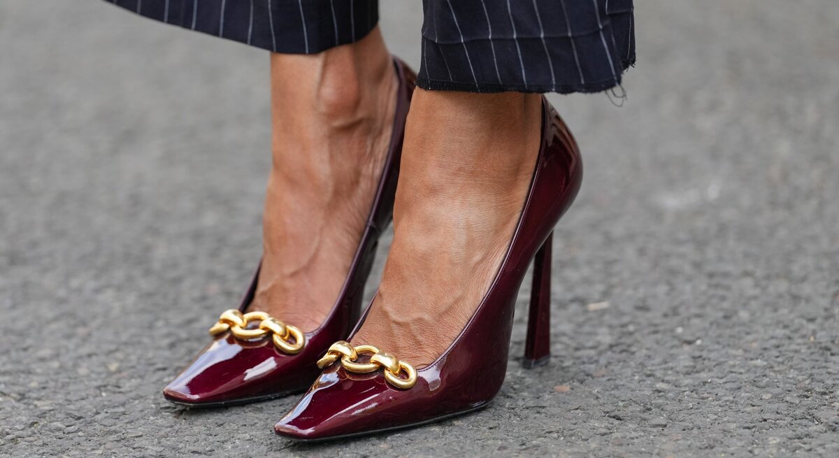 Nahaufnahme von den Pumps einer Frau - Streetstyle