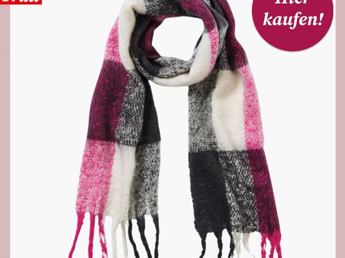 Weicher, karierter Schal in kräftigem Pink, Grau und Creme, lässig drapiert mit Fransen am unteren Ende. | © Tchibo