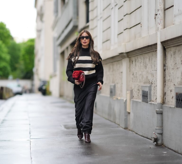 Streetstyle Foto mit gestreiftem Pullover | © Edward Berthelot/Getty Images