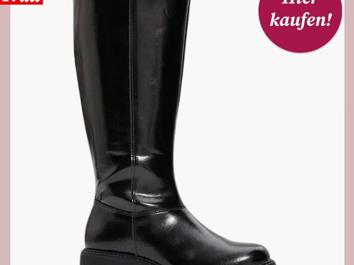 Schwarzer, kniehoher Lederstiefel mit flachem Absatz und leichtem Glanz, umgeben von „Hier kaufen!“-Button und „Bild der Frau“-Logo. | © Bonprix