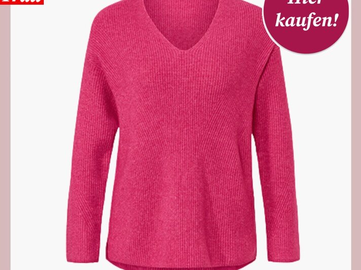 Ein leuchtend pinker Pullover mit V-Ausschnitt und langen Ärmeln vor einem weißen Hintergrund, oben rechts ein "Hier kaufen"-Button. | © Tchibo