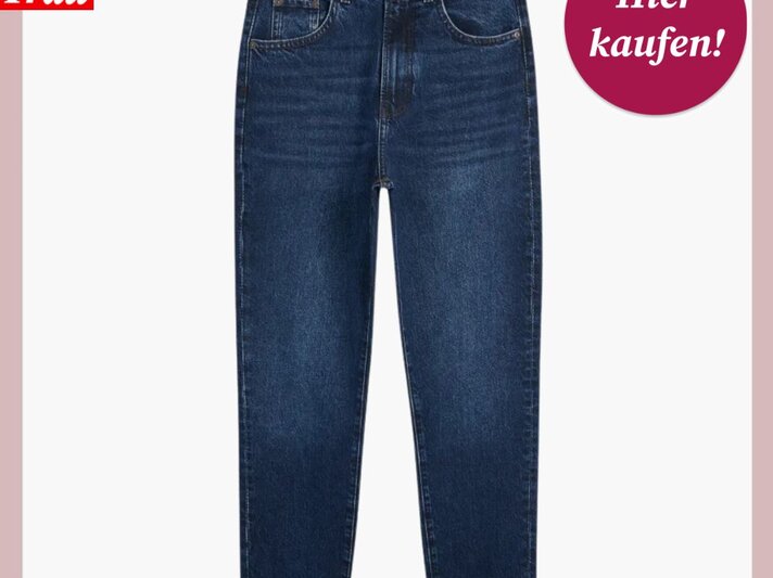 Dunkelblaue Damenjeans im geraden Schnitt mit hoher Taille, fünf Taschen und leichter Waschung auf hellem Hintergrund. | © C&A