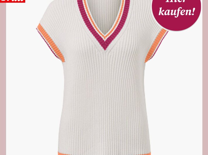 Ärmelloser, gerippter Pullover in Cremeweiß mit V-Ausschnitt, buntem Saum und farbigen Streifen in Orange und Pink. | © Tchibo