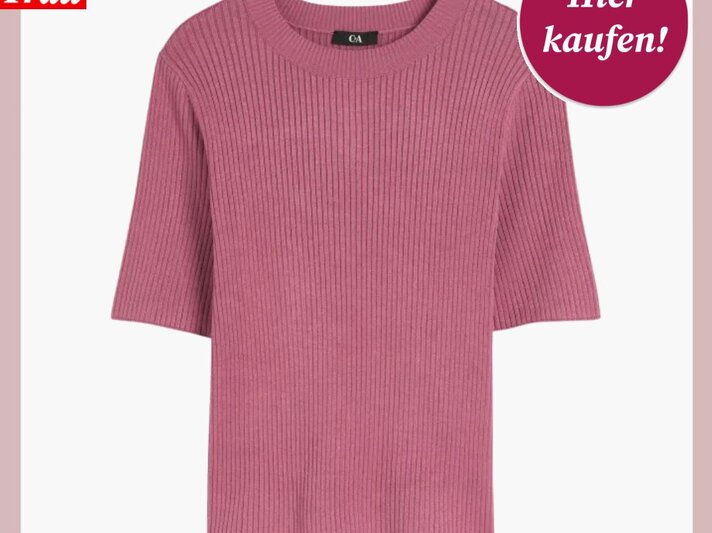 Geripptes Shirt in Altrosa mit Rundhals und halben Ärmeln von C&A, schlichtes Design auf hellem Hintergrund. | © C&A