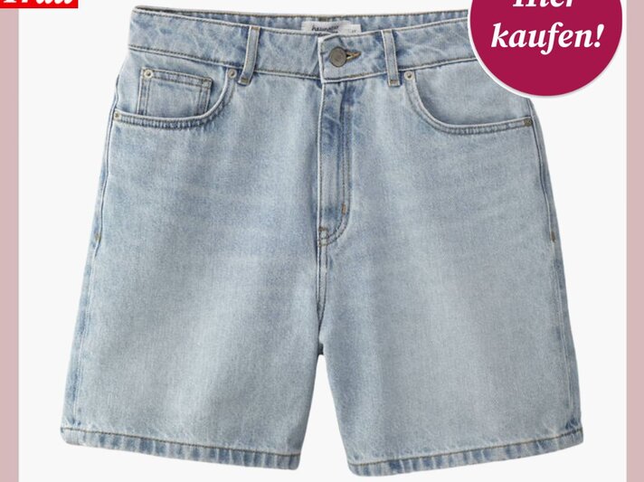 Hellblaue Jeansshorts in klassischem Schnitt vor weißem Hintergrund, oben links das Logo von "Bild der Frau". | © hessnatur