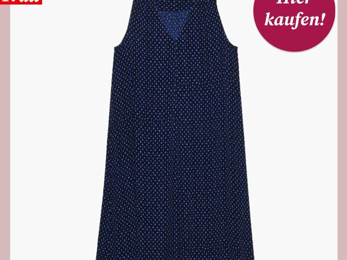 Werbebild von luftigen Kleid. Das Kleid ist Dunkelblau und hat kleine Punkte in Hellblau. | © Someday
