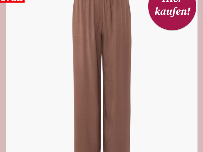 Werbebild von Stoffhose mit Gummibund. Die Hose hat ein weites Bein und ein dunkles Braun. | © Opus