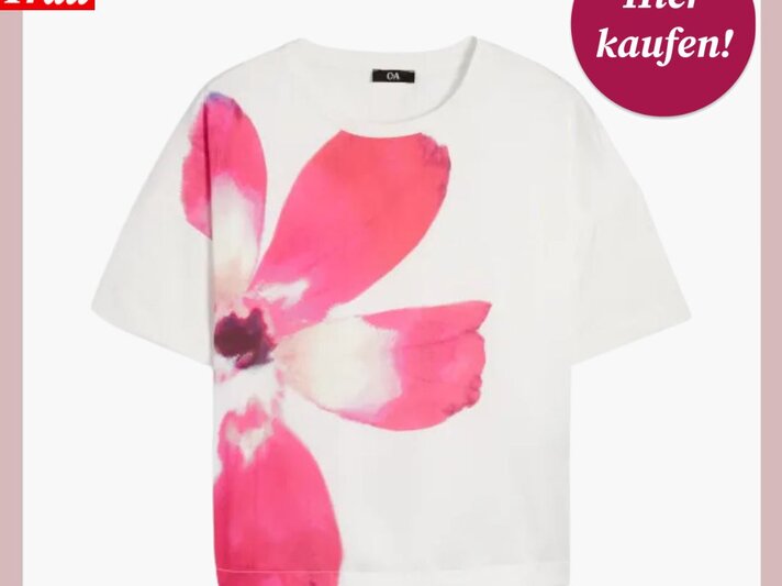 Weißes T-Shirt mit großem, pinkem Blumenmuster auf der Vorderseite, umrahmt von einem rosafarbenen Rand mit "BILD der FRAU"-Logo | © C&A