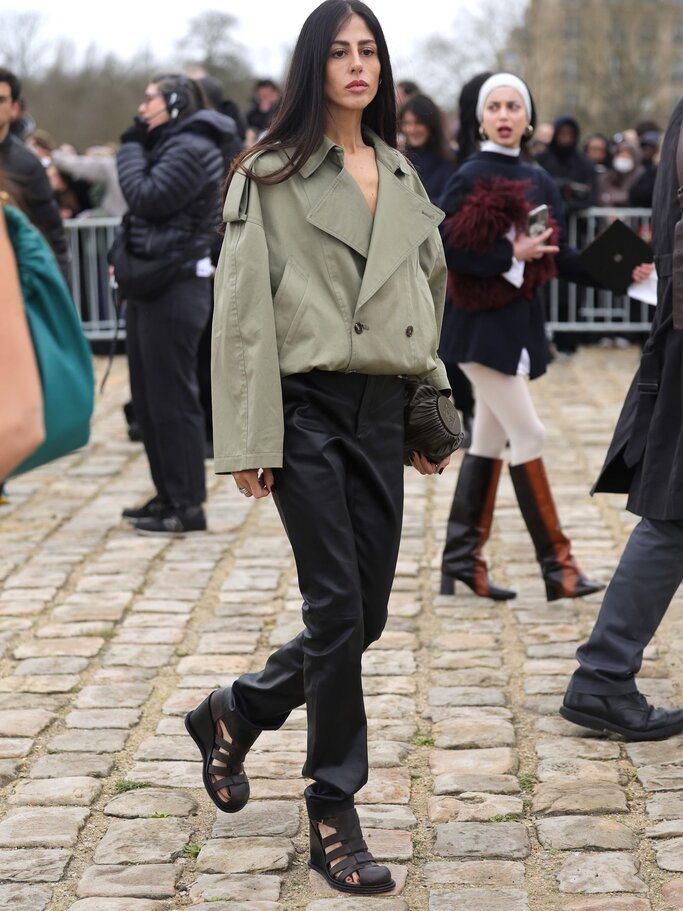 Gilda Ambrosio besucht die Loewe Womenswear Herbst/Winter 2024-2025 Show im Rahmen der Paris Fashion Week am 1. März 2024 in Paris, Frankreich. | © Getty Images / Jacopo Raule 