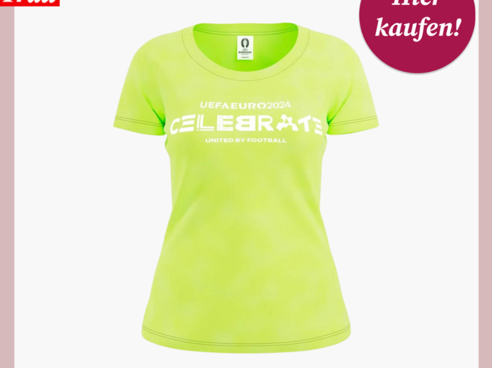 Werbebild von einen T-Shirt in Grün. Das Produkt ist tailliert und hat einen V-Ausschnitt | © Lidl