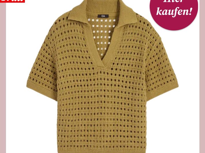 Auf dem Bild ist ein khakifarbenes, grobmaschiges Strickoberteil mit V-Ausschnitt und kurzen Ärmeln zu sehen. Es ist vor einem weißen Hintergrund mit rosa Umrandung präsentiert. In der oberen linken Ecke des Bildes ist das Logo "Bild der Frau" platziert, und oben rechts ist ein magentafarbener Button mit der Aufschrift "Hier kaufen!" zu finden. Das Oberteil wirkt luftig und bequem, passend für lockere Freizeit-Outfits. | © C&A