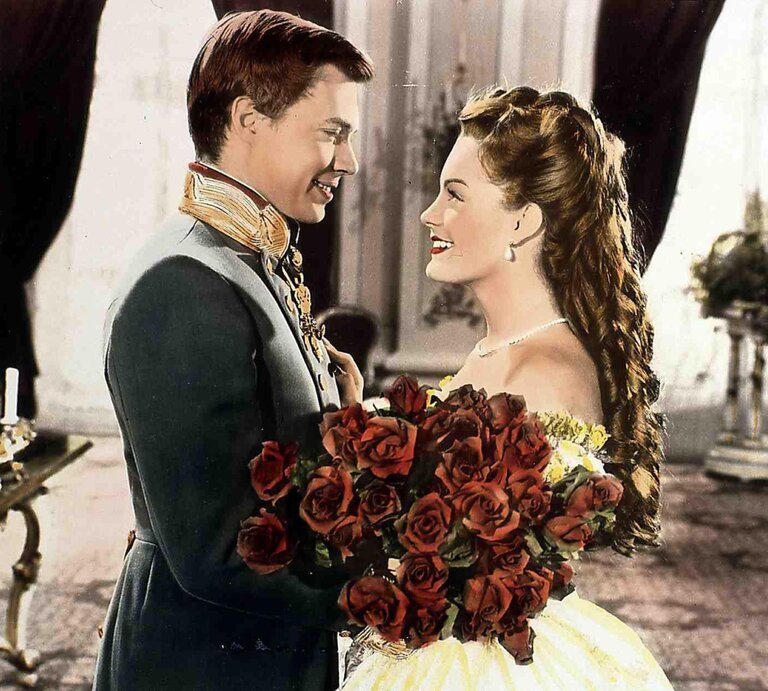 Kaiser Franz (Karlheinz Böhm), Sissi (Romy Schneider) | © United Archives / Kontributor/ getty images